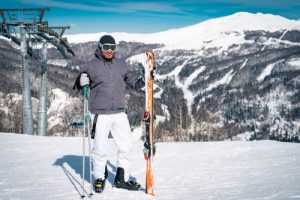 Man skiing